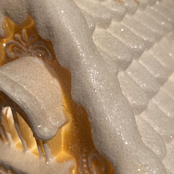 Gingerbread house- lights up! - Picture 10 of 16